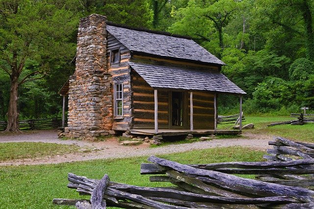 log cabin in Middle Tennessee